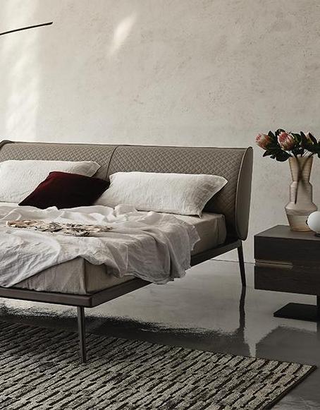 Кровати и тумбы