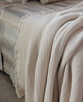 Покрывало Ostuni 10104018101 250х260 см.